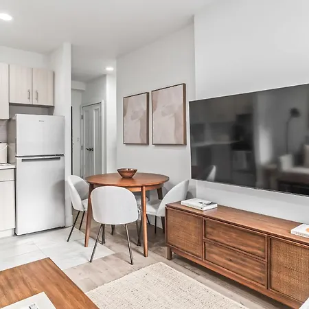 Stylish 2 Bed 1 Bath Stay By The Chrysler Building & Vibrant Murray Hill